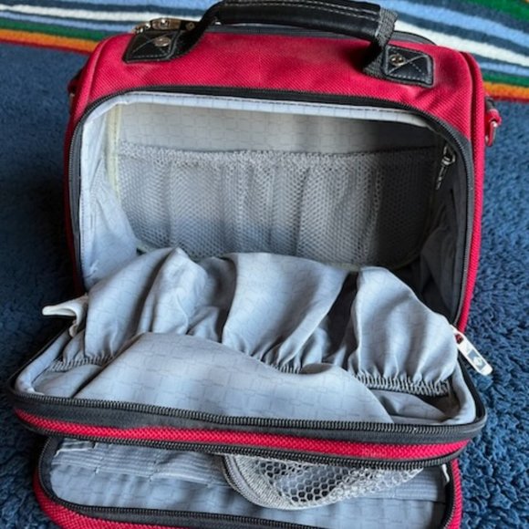 Travel Gear's travel case. Red canvas - Picture 3 of 6